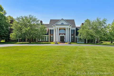 Exterior - 560 Saddlebrook, Ada, MI 49301 photo 3 of 17
