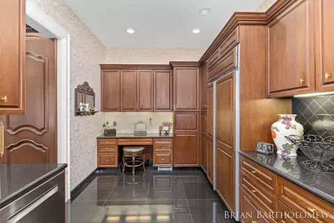 Kitchen - 560 Saddlebrook, Ada, MI 49301 photo 10 of 10