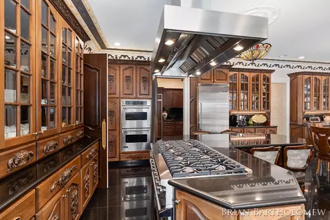 Kitchen - 560 Saddlebrook, Ada, MI 49301 photo 4 of 10