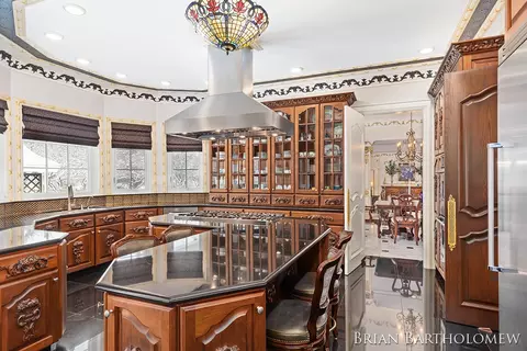Kitchen - 560 Saddlebrook, Ada, MI 49301 photo 2 of 10