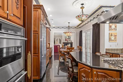 Kitchen - 560 Saddlebrook, Ada, MI 49301 photo 6 of 10