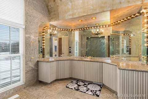 Bath - 560 Saddlebrook, Ada, MI 49301 photo 7 of 8