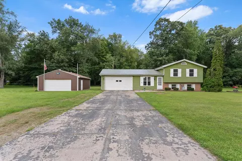 19070 State Line, Edwardsburg, MI 49112
