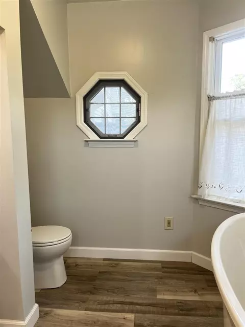 Bath - 4724 Flat Riv, Belding, MI 48809 photo 4 of 6