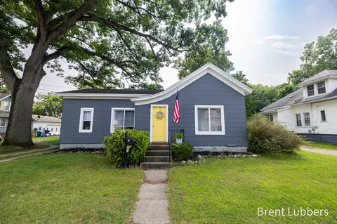 216 E Delaware, Decatur, MI 49045