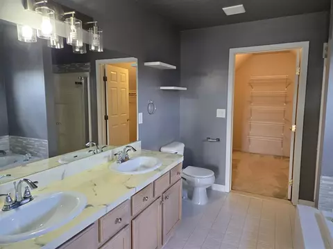 Bath - 33445 Bay Hl, Romulus, MI 48174 photo 2 of 7