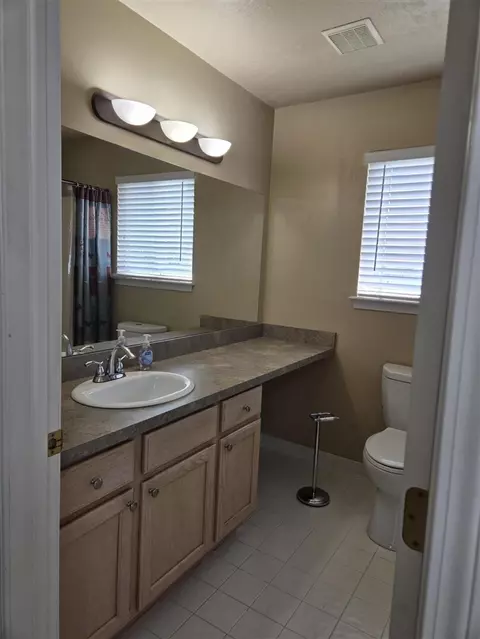 Bath - 33445 Bay Hl, Romulus, MI 48174 photo 5 of 7