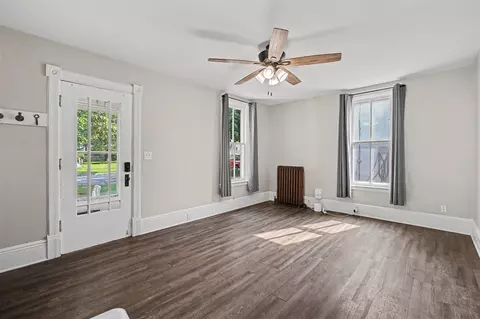 Living - 527 Webb, Jackson, MI 49202 photo 3 of 4