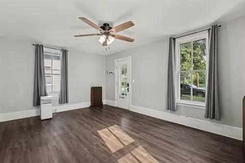 Living - 527 Webb, Jackson, MI 49202 photo 2 of 4
