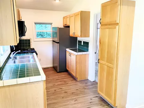 Kitchen - 3957 Flansburg, Jackson, MI 49203 photo 2 of 3