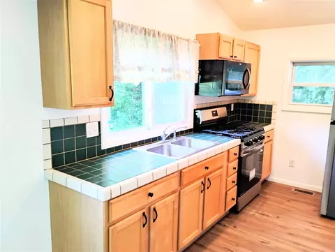 Kitchen - 3957 Flansburg, Jackson, MI 49203 photo 1 of 3