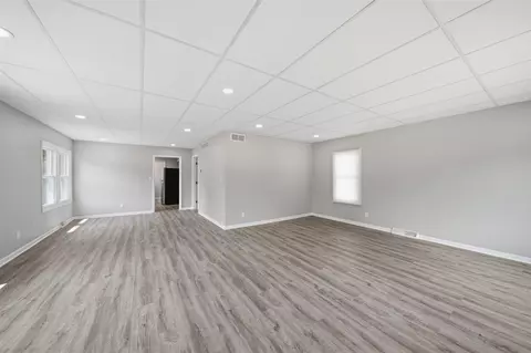 Living - 208 S Brown, Jackson, MI 49203 photo 3 of 5