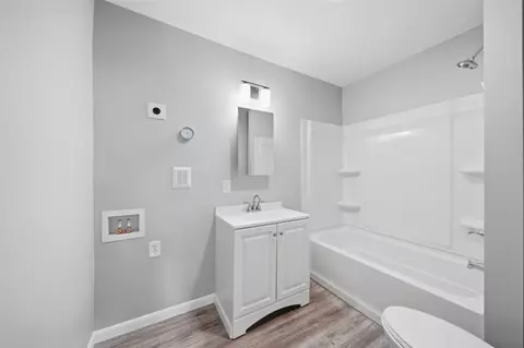 Bath - 208 S Brown, Jackson, MI 49203 photo 1 of 3
