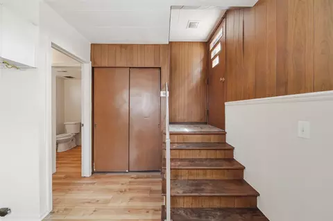 Entry Way - 208 S Brown, Jackson, MI 49203 photo 1 of 2