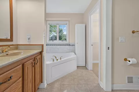 Bath - 4729 Dimond, Dimondale, MI 48821 photo 5 of 10