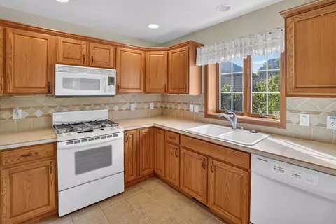 Kitchen - 4729 Dimond, Dimondale, MI 48821 photo 2 of 6