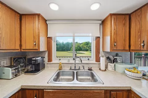 Kitchen - 6060 Lansing, Jackson, MI 49201 photo 3 of 4