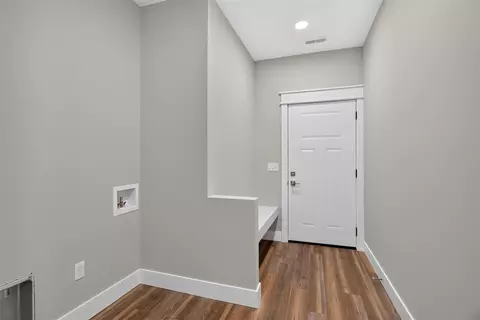 Entry Way - 9620 Rexford, Jackson, MI 49201 photo 1 of 8