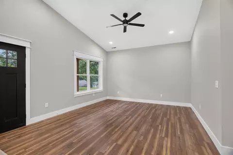 Living - 9620 Rexford, Jackson, MI 49201 photo 3 of 5
