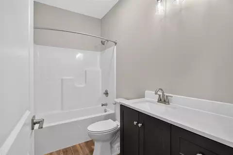 Bath - 9620 Rexford, Jackson, MI 49201 photo 3 of 4