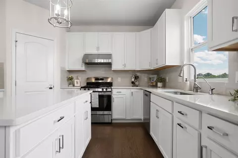 Kitchen - 2703 Maize Lp, Saline, MI 48176 photo 2 of 6