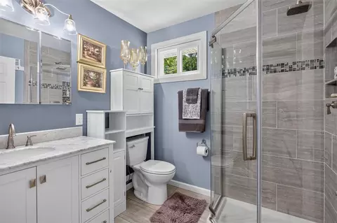 Bath - 527 Pershing, Jackson, MI 49203 photo 2 of 4