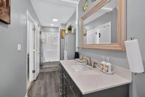 Bath - 527 Pershing, Jackson, MI 49203 photo 3 of 4