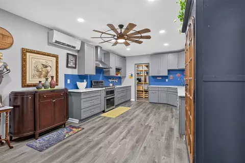 Kitchen - 527 Pershing, Jackson, MI 49203 photo 3 of 4