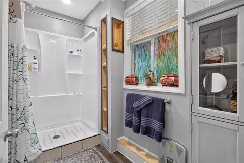 Bath - 527 Pershing, Jackson, MI 49203 photo 4 of 4