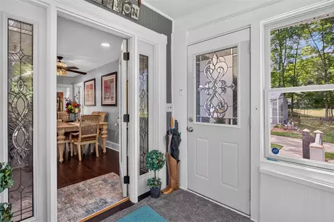 Entry Way - 527 Pershing, Jackson, MI 49203 photo 1 of 2