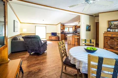 Dining - 84 Thelen, Gobles, MI 49055 photo 3 of 8