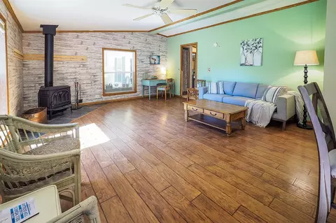 Living - 84 Thelen, Gobles, MI 49055 photo 4 of 7