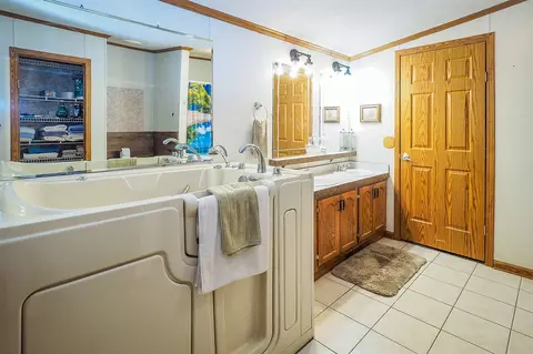 Bath - 84 Thelen, Gobles, MI 49055 photo 2 of 4