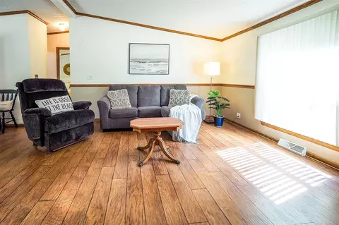 Living - 84 Thelen, Gobles, MI 49055 photo 2 of 7