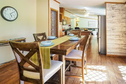 Dining - 84 Thelen, Gobles, MI 49055 photo 6 of 8