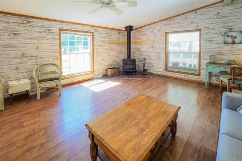 Living - 84 Thelen, Gobles, MI 49055 photo 5 of 7