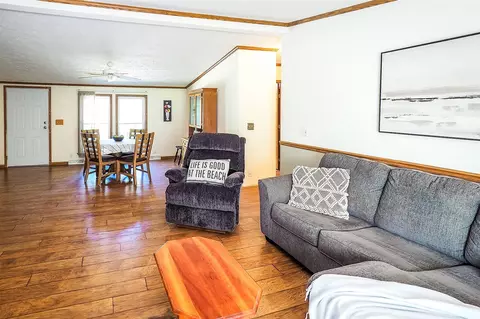 Living - 84 Thelen, Gobles, MI 49055 photo 3 of 7