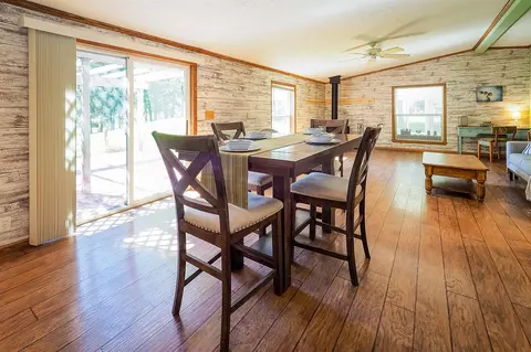 Dining - 84 Thelen, Gobles, MI 49055 photo 5 of 8