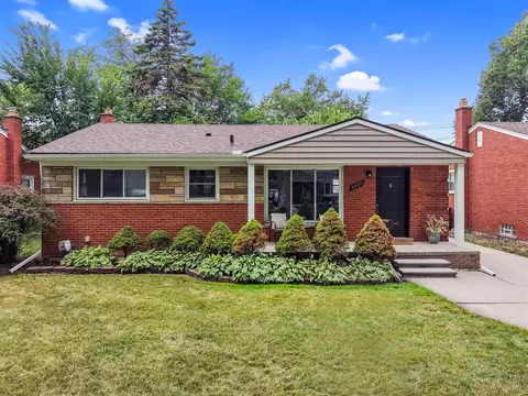24011 Geneva, Oak Park, MI 48237