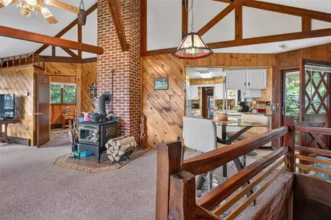 Entry Way - 1916 Ackerson Lk, Jackson, MI 49201 photo 2 of 3