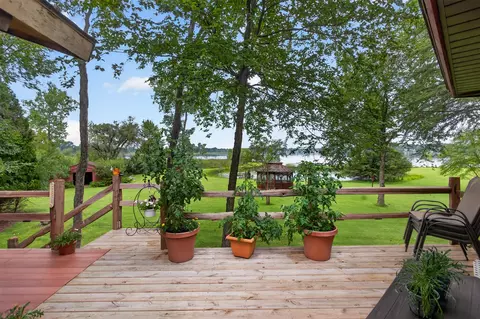 Exterior - 1916 Ackerson Lk, Jackson, MI 49201 photo 13 of 27