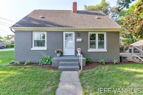 1270 Cedar, Grand Rapids, MI 49503