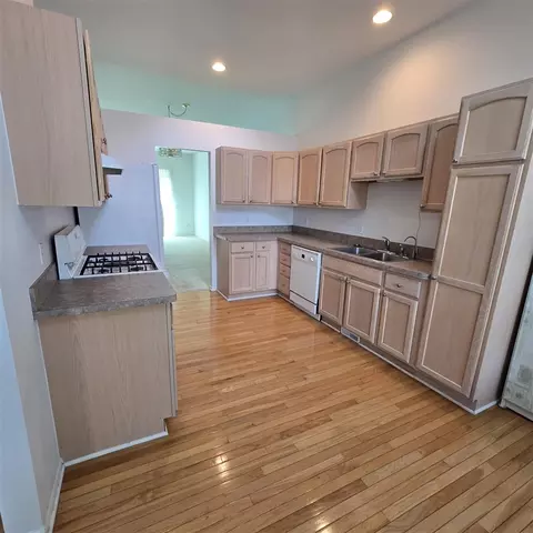 Kitchen - 3497 Huron Vw, Dexter, MI 48130 photo 1 of 2