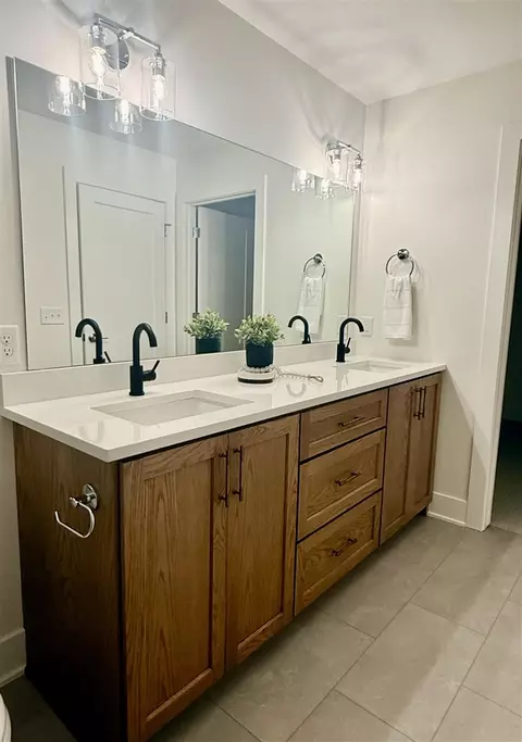 Bath - 11802 Everett, Allendale, MI 49401 photo 1 of 11