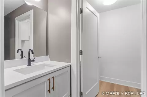 Bath - 11802 Everett, Allendale, MI 49401 photo 7 of 11