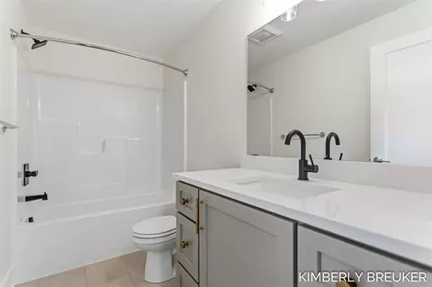 Bath - 11802 Everett, Allendale, MI 49401 photo 6 of 11