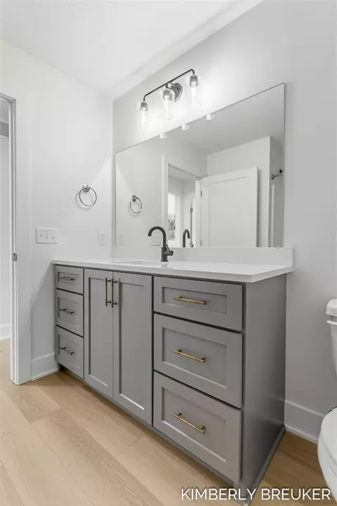 Bath - 11802 Everett, Allendale, MI 49401 photo 10 of 11