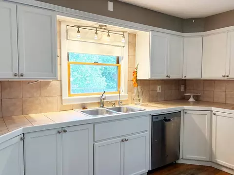 Kitchen - 607 Pine, Manistee, MI 49660 photo 3 of 4