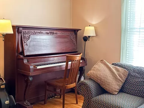 Living - 607 Pine, Manistee, MI 49660 photo 3 of 4
