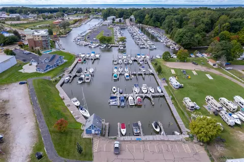 40 N Bailey #5, South Haven, MI 49090